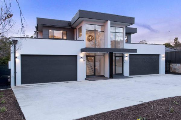 Atap dupleks dengan perpaduan kaca dan logam